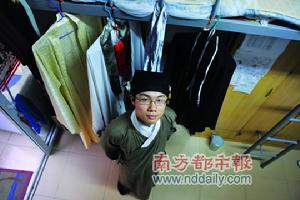 穿漢服在宿舍