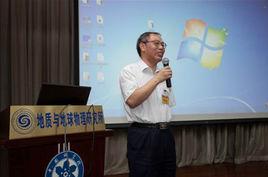 鍾華[中科院地質地球所黨委副書記兼紀委書記]