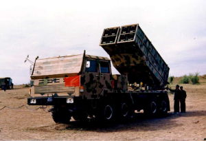 WM-80式273毫米輪式火箭炮