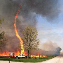 2014年5月拍攝於密蘇里州的火龍捲
