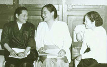 宋慶齡、史良、蔡暢親切交談