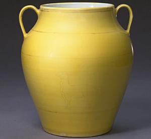 明黃釉描金雙耳罐