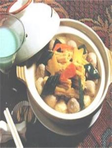 枝竹馬蹄雙丸煲 枝竹馬蹄雙丸煲