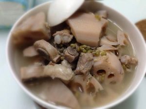 綠豆蓮藕豬腳湯