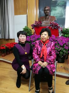 和孫中山孫女孫穗芳合影