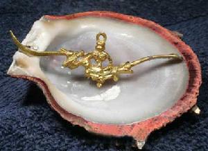 （圖）純金製成的牙籤和挖耳勺組合