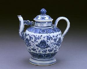 青花纏枝蓮紋執壺 青花纏枝蓮紋執壺