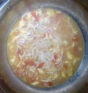 番雞蛋茄蔥花面 番雞蛋茄蔥花面