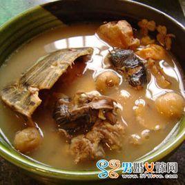 巴戟杜仲煲豬尾骨湯 巴戟杜仲煲豬尾骨湯