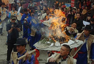 （圖）羌族同胞的祭火儀式
