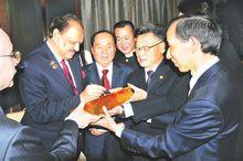 龍宇翔會見巴基斯坦總統馬姆努恩&middot;海珊