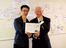 東尼&middot;博贊授予陳星雲全球認證證書