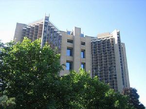 ISU[伊利諾州立大學簡稱]