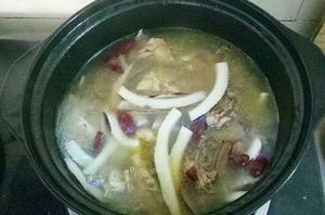 廣東老火湯--椰子煲雞湯 廣東老火湯--椰子煲雞湯