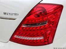 賓士S400的Hybrid標誌