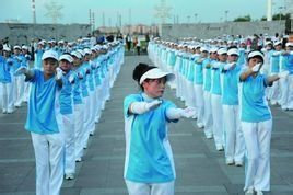 行進有氧健身操 行進有氧健身操