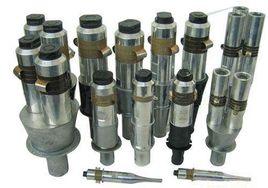 帶聚能器流體能轉換裝置 帶聚能器流體能轉換裝置