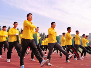 氣宇軒昂傳青春活力