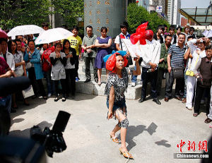 裸體繡球徵婚 裸體繡球徵婚