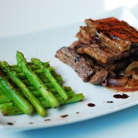 蘆筍黑椒小牛扒 蘆筍黑椒小牛扒