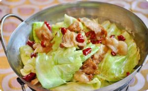 《乾鍋手撕包菜》 《乾鍋手撕包菜》