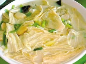 紅蘿蔔支竹鯽魚湯 紅蘿蔔支竹鯽魚湯