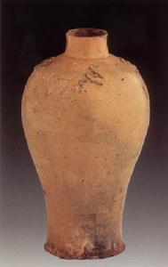 明代堆雕天長地久款青黃釉陶梅瓶 明代堆雕天長地久款青黃釉陶梅瓶