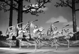 學演芭蕾舞劇《紅色娘子軍》