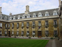 岡維爾庭院的東側