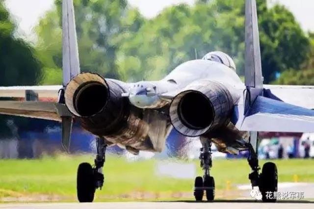 蘇-35戰鬥機發動機使用的矢量噴口