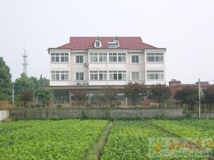 史橋村[浙江省嘉興市桐鄉市鳳鳴街道的東南部]