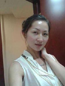 鳳姐[香港對某些賣淫女的簡稱]