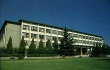 1975年建成的圖書館，現為圖書館西樓