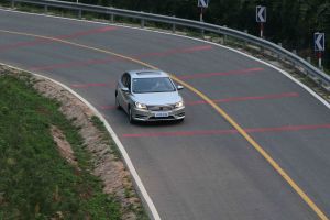 天雲山評測榮威i6