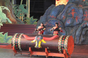 敲木鼓舞 敲木鼓舞