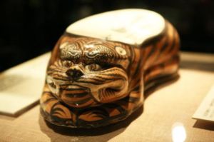 磁州窯虎形瓷枕