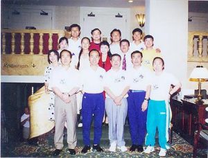 北京體育大學武術系海外校友會於第三屆武術世錦賽美國巴爾地摩合影、吳彬院長、張山、李德成、黃凌海、黃連順等。