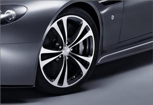 （圖）阿斯頓馬丁 V12