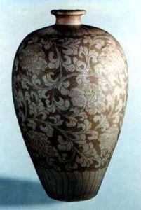 白釉剔花梅瓶 白釉剔花梅瓶