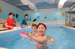 嬰兒游泳館 嬰兒游泳館