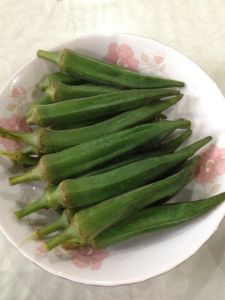 秋葵三文魚卷 秋葵三文魚卷