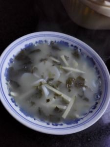 雪菜冬筍絲年糕湯 雪菜冬筍絲年糕湯