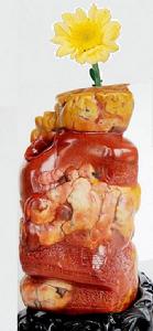 插一朵黃菊花擺在案前，笑對金風 心曠神怡