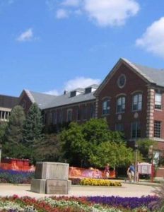 伊利諾州立大學