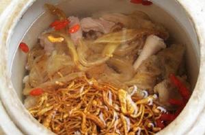 蟲草花雞腳豬骨燉花膠 蟲草花雞腳豬骨燉花膠