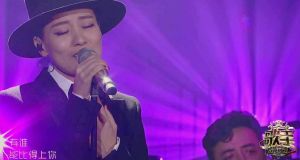 譚晶演唱《賽里木湖的月光》