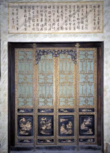 重華宮翠雲館黑漆描金扇門