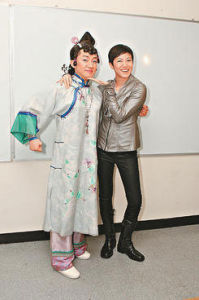 何韻詩與祖藍於《荃加福祿壽》搞笑