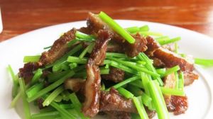 五香芹菜 五香芹菜