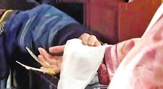 古代這種男人能出入後宮,與后妃有肌膚之親,皇帝卻只能默默忍受 古代這種男人能出入後宮,與后妃有肌膚之親,皇帝卻只能默默忍受